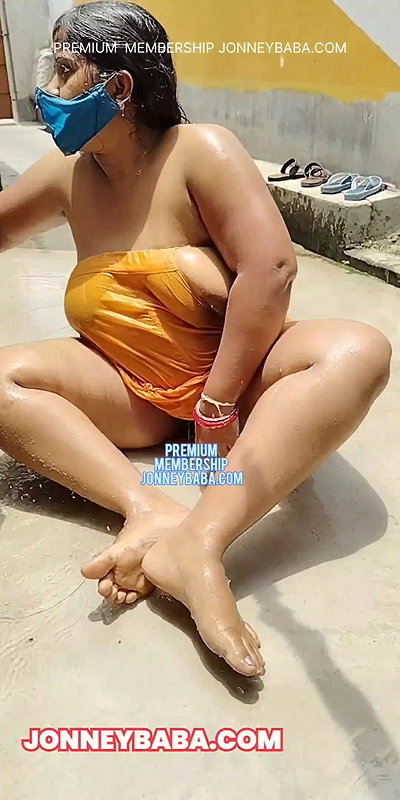 Indian YOUTUBER desi bhabhi nude bathing full video