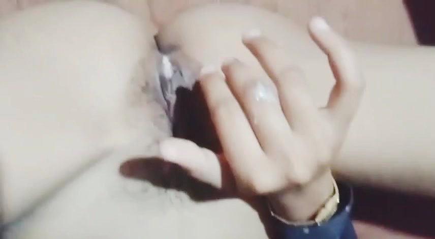 Bur me ungli sexx