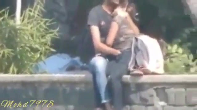 desi lovers in delhi park