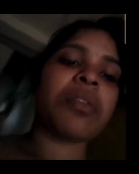 Beutiful Bhabi Showing Boobs And Pussy In Video call