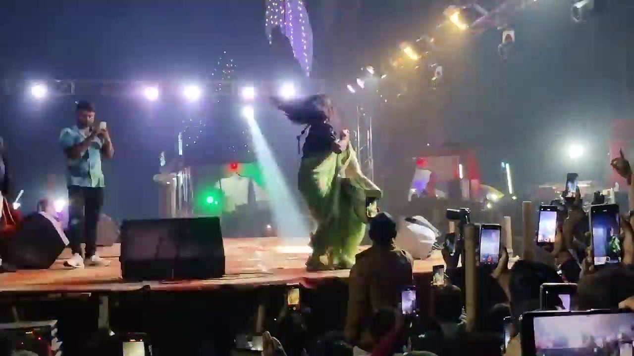 Desi hot dance at bhojpuri song