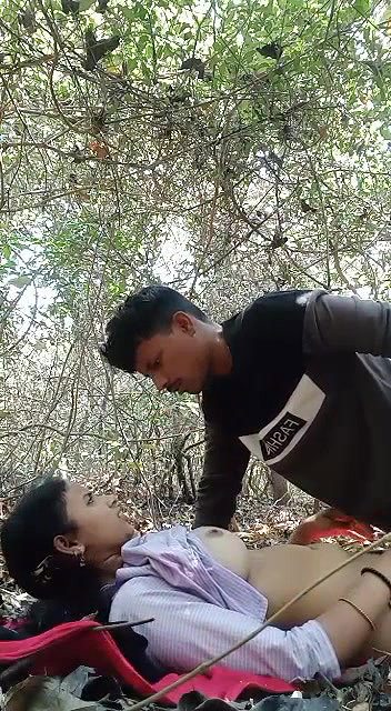 Sexy College Girlfriend Outdoor Fucking With Lover