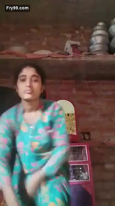 desi village bhabi open her dress