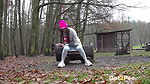 Barbe relieves her piss desperation in park