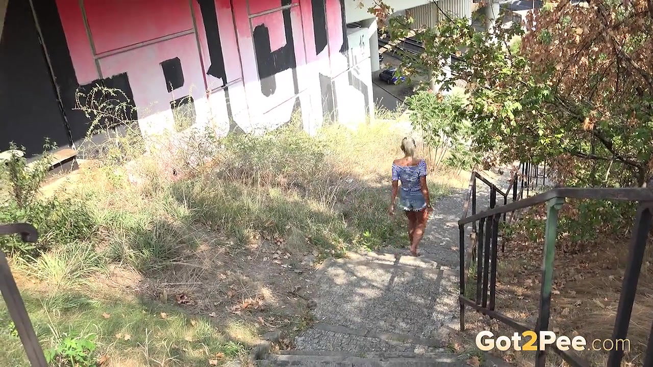 Blonde babe Julia Parker suffers pee desperation