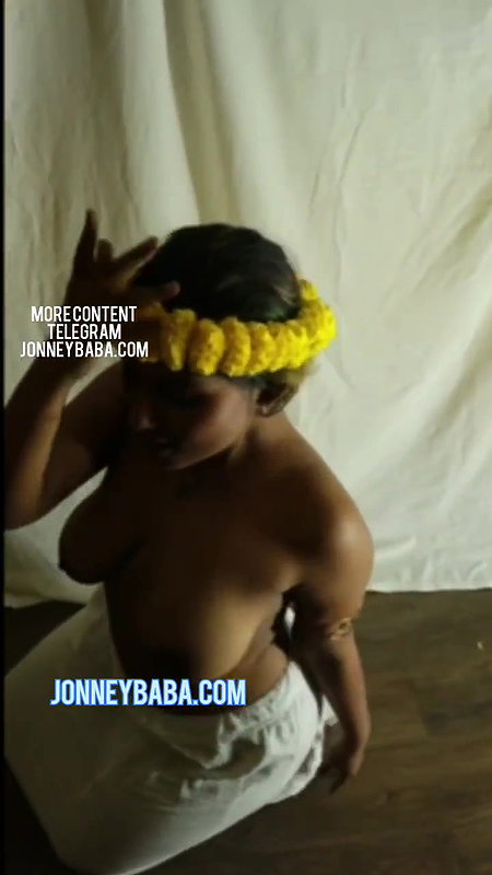 Bong mode nude Photoshoot