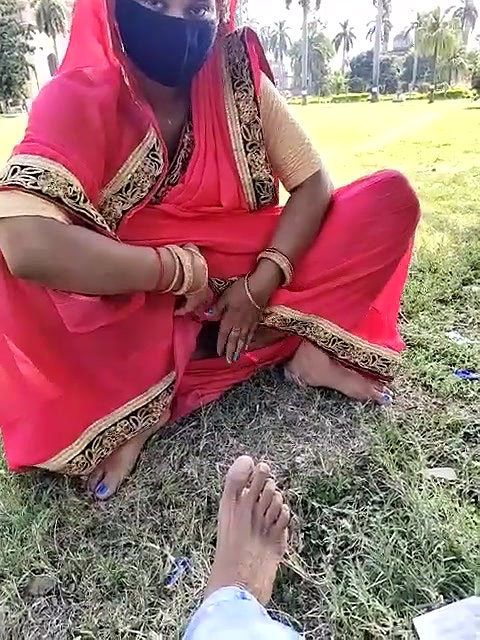 Randi Bhabhi Showing her Pussy in Garden