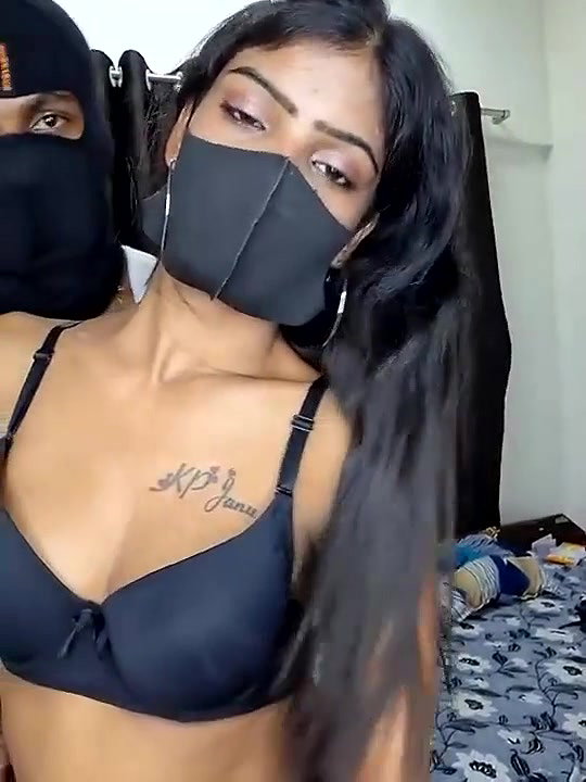 Slutty Kavita giving Blowjob to Husband