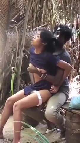 Sexy girl sex with boyfriend in park