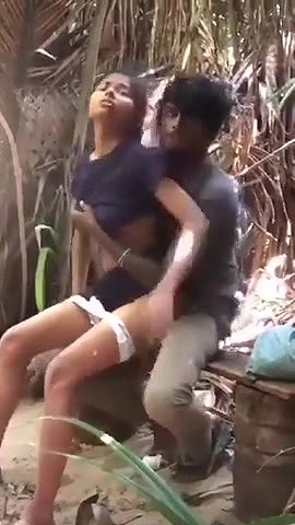Sexy girl sex with boyfriend in park