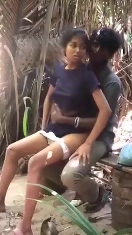 Sexy girl sex with boyfriend in park