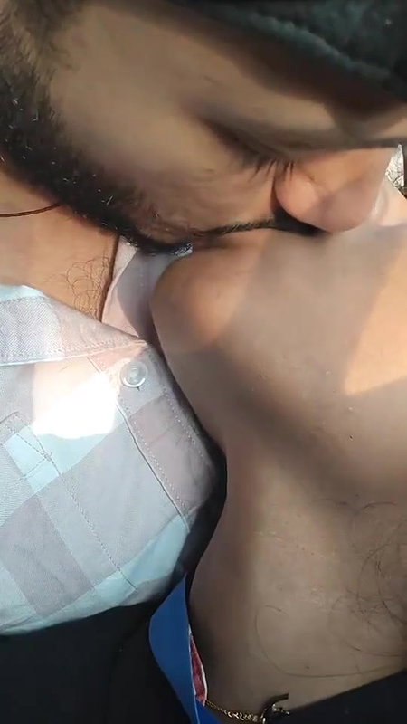 CollegeBabeKissingInCarAndGettingFingured