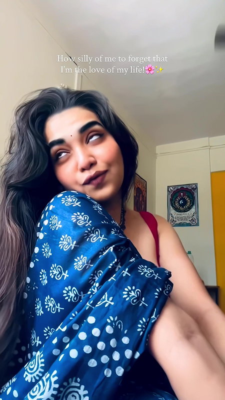 TEMPTING DESI BABE WIFE MATERIAL SEXY IN SAREE HQ VIDEO