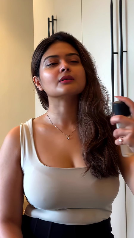 VAIBHAVI MASSIVE MELONS CUTE CLEAVAGE TEASE HQ VIDEO