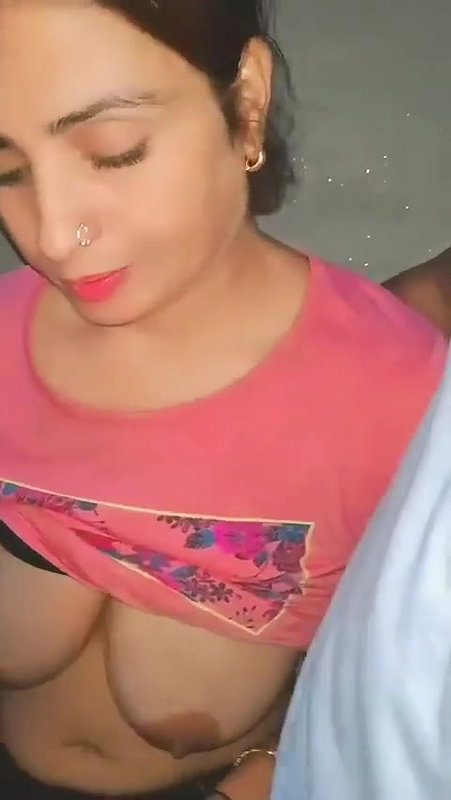 Desi Horny Bhabhi Giving Handjob To Devar