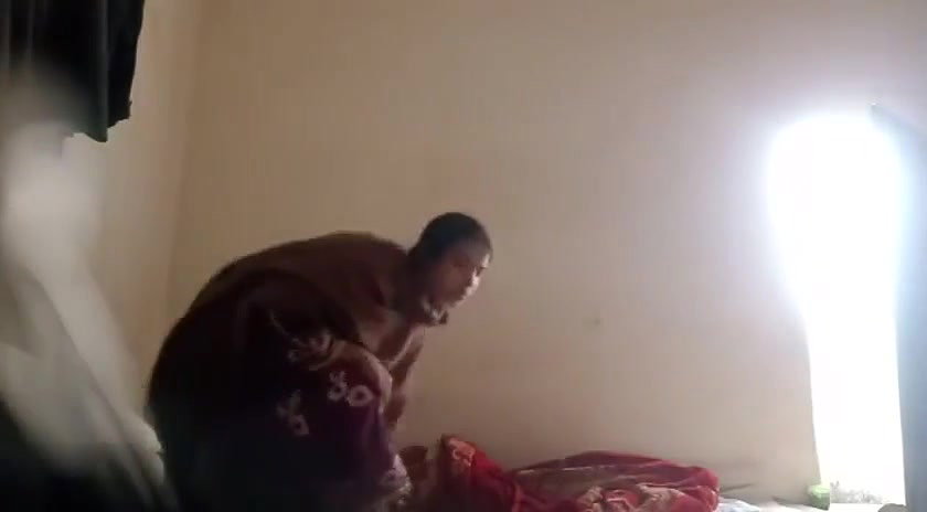 3 Abu me apni beti ko zabardasti pela