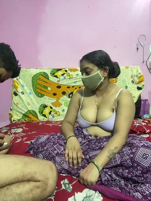 Desi Aunty Giving Blowjob and Handjob