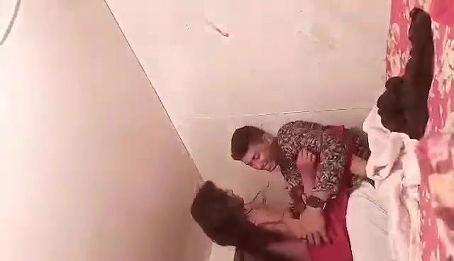 girlfriend kissing and boobs show viral romance