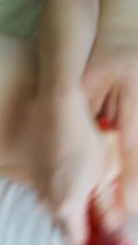 dildoing pussy wet