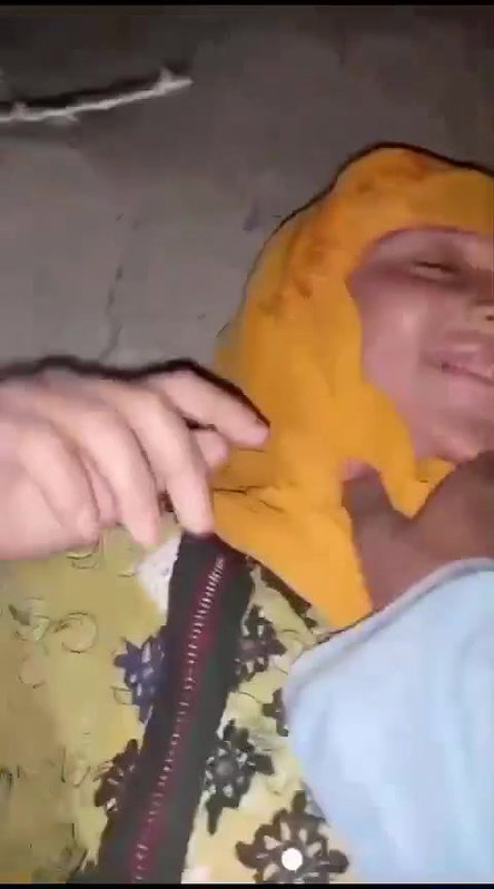 Shy Pakistani bhabhi missionary pussy fucking to neighbor