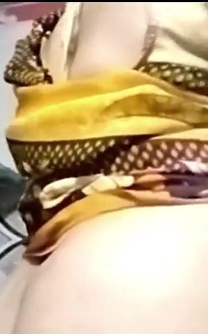 desi hot aunty showing her big boobs and wet pussy