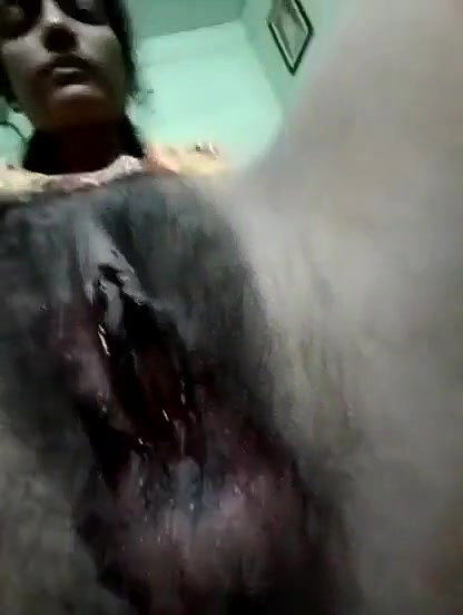 Naughty Desi Sexy Girl Showing Her Bl00dy Pussy During Periods