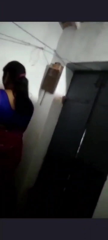 Desi aunty changing saree
