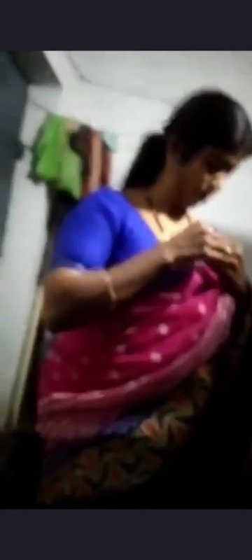 Desi aunty changing saree