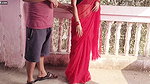 Indian bhabhi ko sari me dekh kr mn Nehi mana to kone me lake chudai kr di