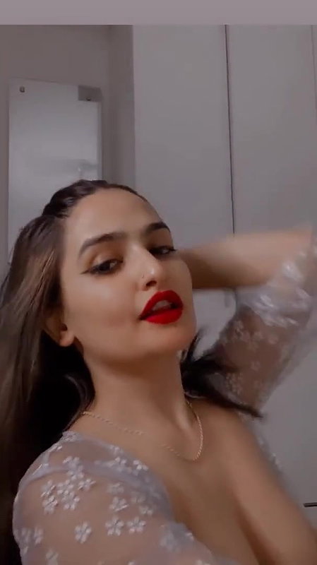 hot girl boob show