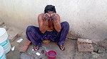 devar ne nahate huye bhabhi ka video banayi