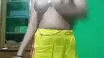 hot ladki ne saree kholke nude dikhayi