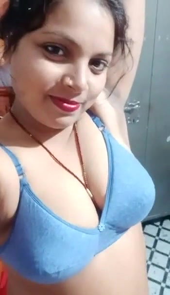 Sexy horny Bhabhi nude selfie video