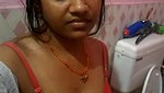 kapde utar ke bathroom pe nangi video banayi