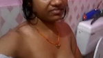 kapde utar ke bathroom pe nangi video banayi