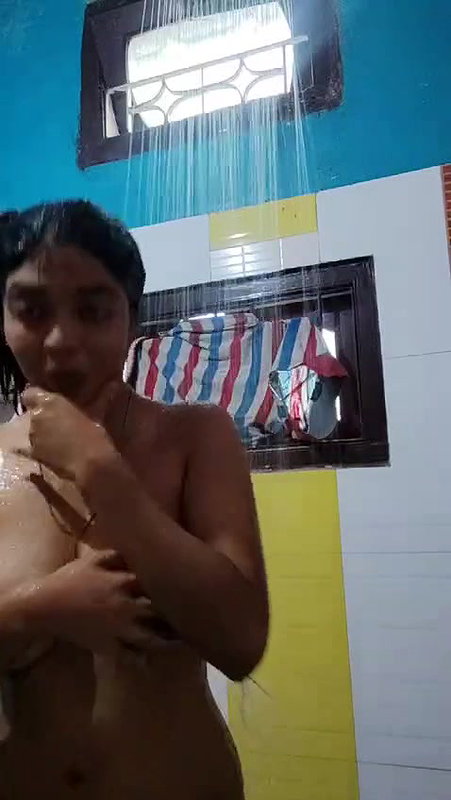 big boobs girl nude bathing