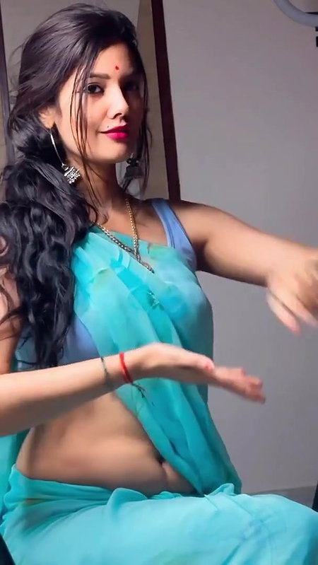 Aakansha Jangir Sexy Navel In Saree Lusty Figure
