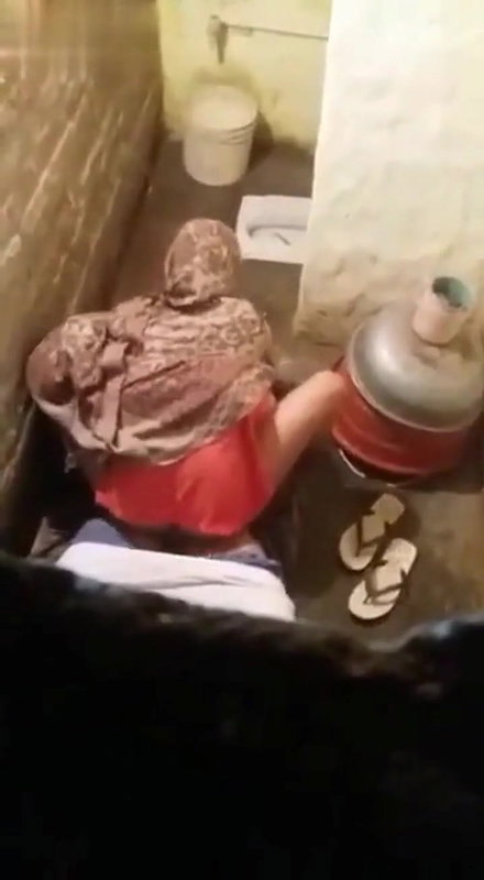 desi hijab muslim aunty riding in toilet