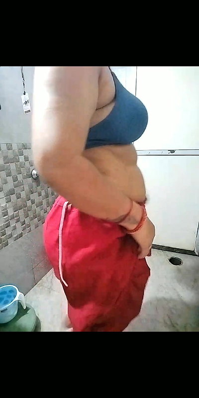 Hot Aunty Bath Part 2 260202085910 260202115405