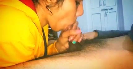 Desi maid sucking dick MMS homemade video