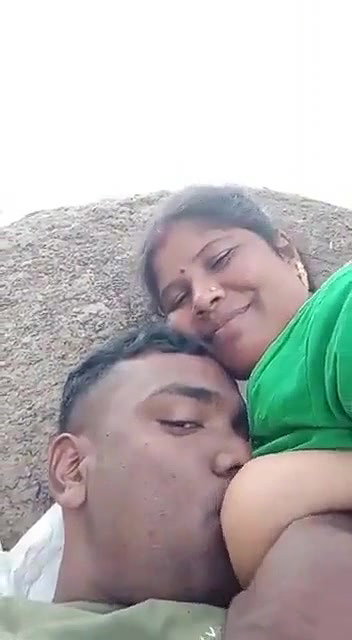 Khet Me Lejakar Bhabhi Ka Dudh Piya Aur Lund Pe Baitha Ke Choda