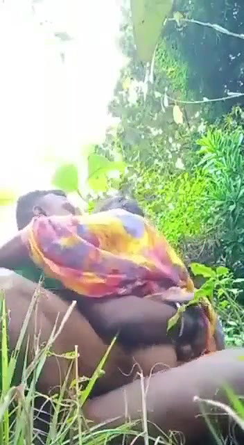 Khet Me Lejakar Bhabhi Ka Dudh Piya Aur Lund Pe Baitha Ke Choda