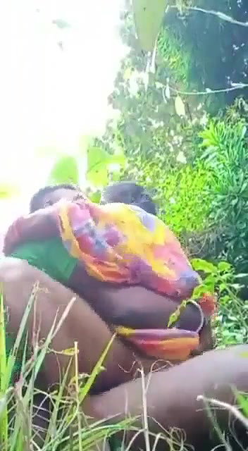 Khet Me Lejakar Bhabhi Ka Dudh Piya Aur Lund Pe Baitha Ke Choda