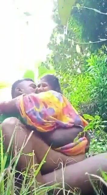 Khet Me Lejakar Bhabhi Ka Dudh Piya Aur Lund Pe Baitha Ke Choda