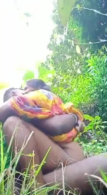 Khet Me Lejakar Bhabhi Ka Dudh Piya Aur Lund Pe Baitha Ke Choda