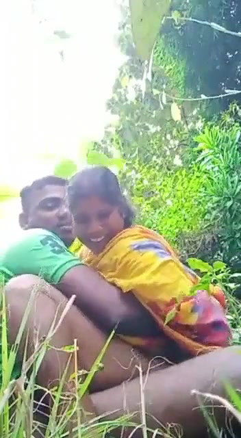 Khet Me Lejakar Bhabhi Ka Dudh Piya Aur Lund Pe Baitha Ke Choda