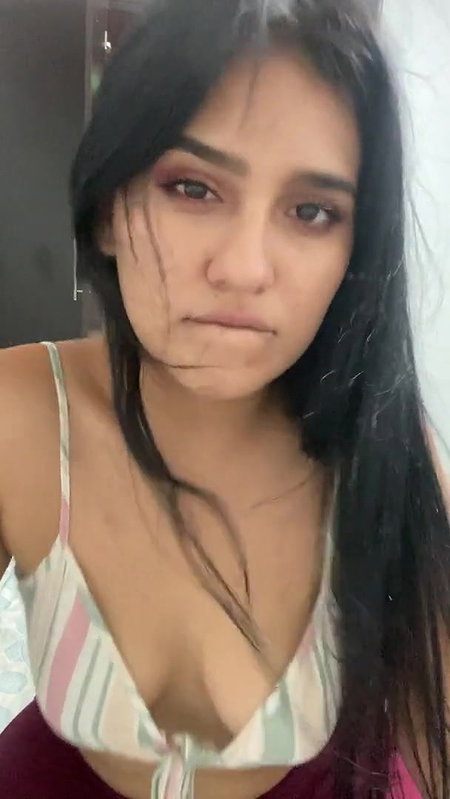 cute web cam girl nude show