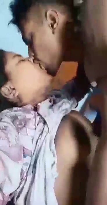 chuche or chut chuske slim ladka ne chudai kri
