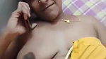 phone mein bat krte hue aunty ki chut or boob dabayi