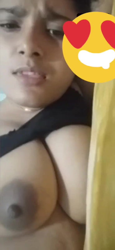 Hijabi Girl Showing On Video Call Masturbating